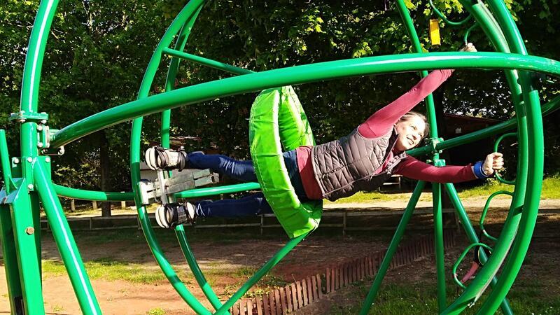 Auch dieses Spielgerät, das wie ein Trainingsgerät eines Astronauten anmutet, wollen Kläres nach Fredenbeck holen.