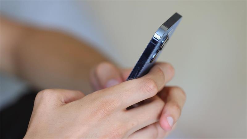 Gewalt an Schulen – Ministerin in Niedersachsen nimmt Eltern mit in Pflicht Auch digitale Formen der Gewalt sollen künftig an den Schulen klar benannt werden. (Symbolbild)