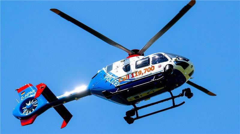 Zweijähriger vermisst – Dramatische Suche mit Hubschrauber Auch ein Hubschrauber kam bei der stundenlangen Suche zum Einsatz.