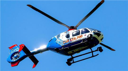 Auch ein Hubschrauber kam bei der stundenlangen Suche zum Einsatz.