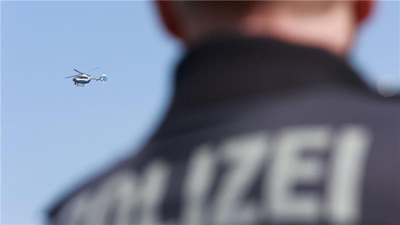 Auch ein Polizeihubschrauber kam zum Einsatz. (Symbolbild)