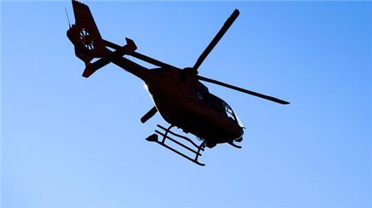 Auch ein Rettungshubschrauber war bei den Unfällen vor Ort. (Symbolbild)