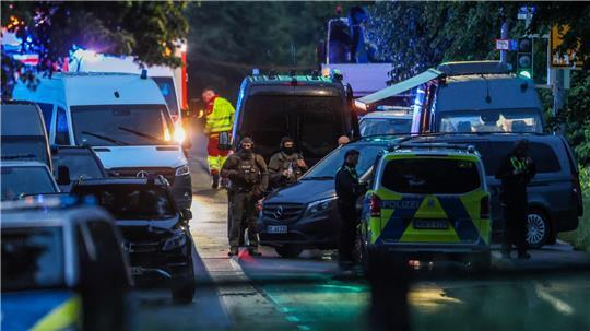 Auch ein Spezialeinsatzkommando (SEK) rückte an.