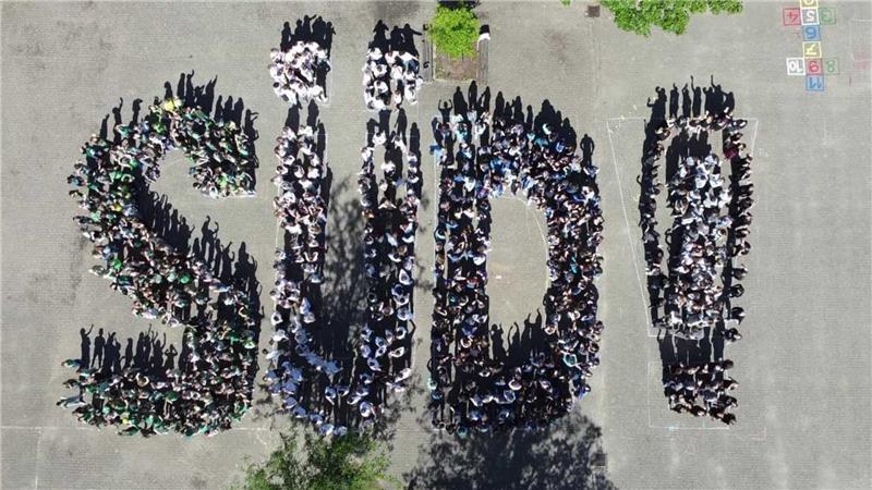 So kämpft das Buxtehuder Gymnasium Süd für guten Unterricht Auch ein Teil der drei Aktionstage. Das eindrucksvolle Drohnenbild entstand auf Wunsch des Schülerrats.