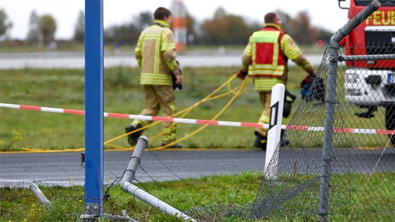 Fahrzeug durchbricht Zaun am Flughafen Leipzig/Halle Auch ein Unfall kommt infrage.