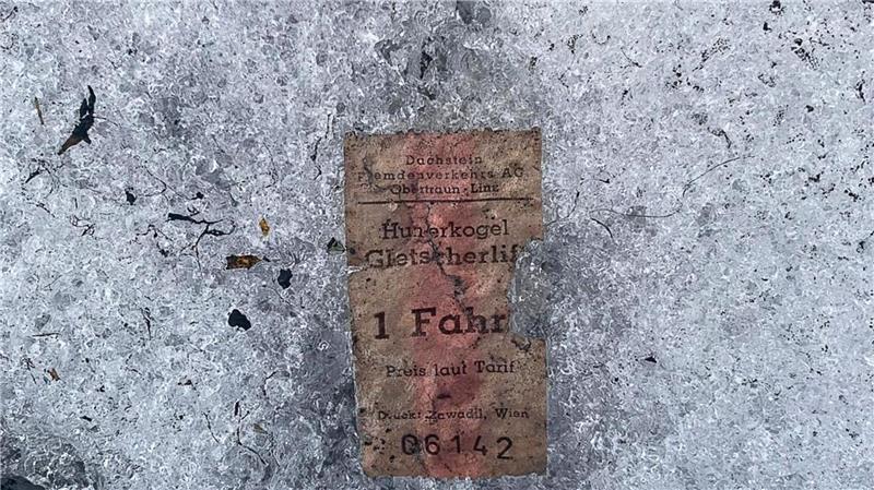 Gletscherschmelze: Alter Skilift taucht nach 50 Jahren auf Auch ein altes Lift-Ticket ist aufgetaucht.