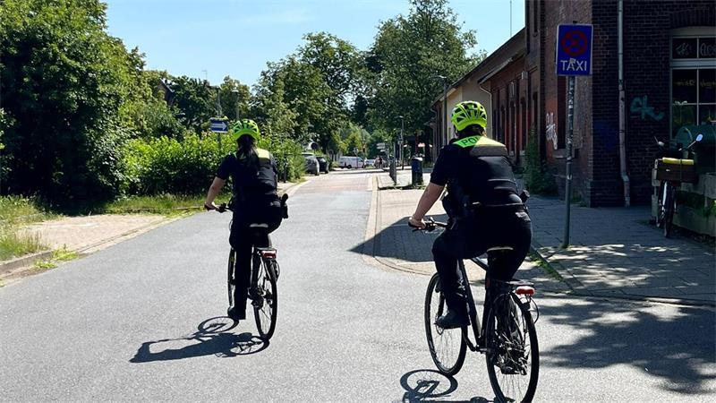 Auch eine Fahrradstreife war am Mittwochvormittag in Buxtehude unterwegs.
