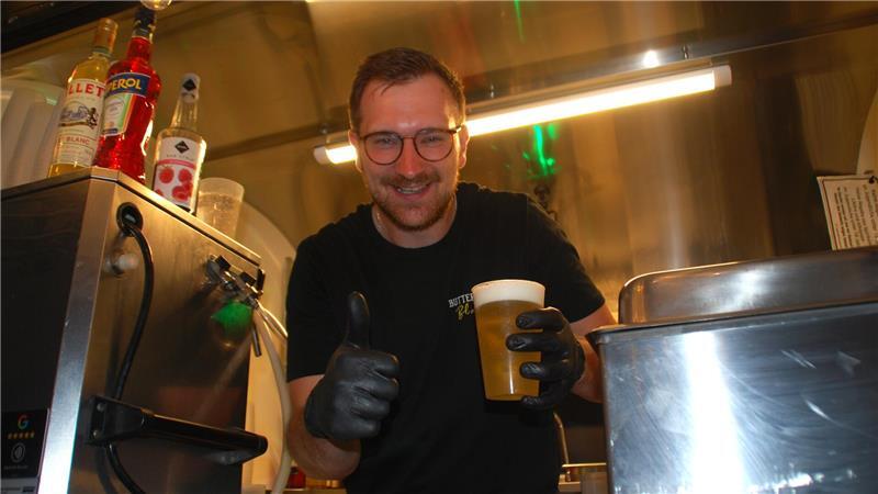 Auch für Biertrinker war gesorgt: Gastronom Szymon Krol vom Buxtehuder Café „Butterbrot und Blattgold“ war zufrieden.