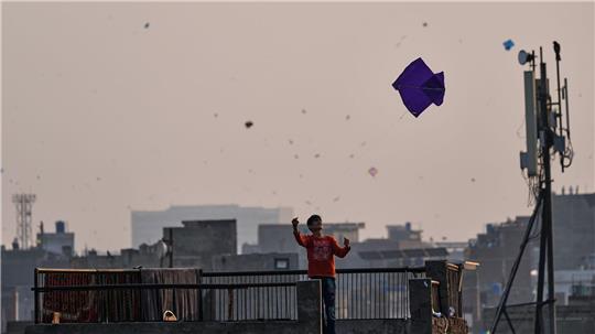 Auch für viele Kinder ist Drachensteigen in Pakistan ein beliebtes Hobby. (Archivbild)