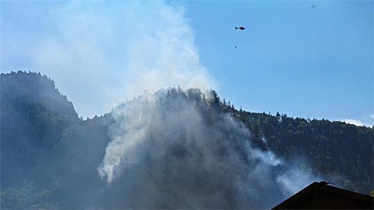 Auch heute sollen wieder Löschhubschrauber zum Einsatz kommen. 