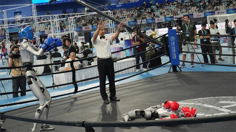 Roboter in China knacken Weltrekorde beim Sprint Auch humanoide Roboter können K.O. gehen.