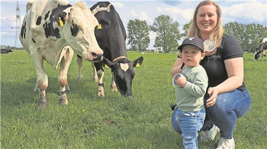 Auch ihr eineinhalbjähriger Sohn Hugo ist bereits in die Produktion eingebunden - als Produkttester sichert er die Qualität des hergestellten Eises.