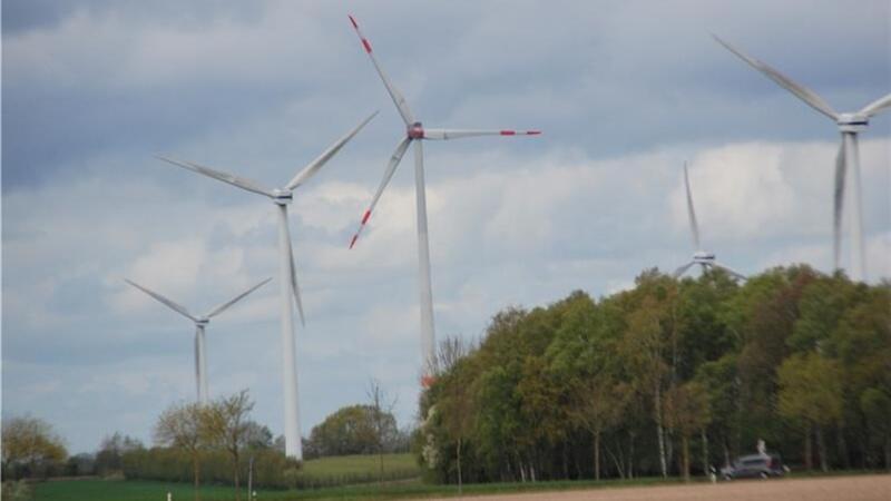 Apensens Windpark wird erweitert – Sorgen um Lärm, Schall und Schatten Auch im Bereich zwischen Apensen und Grundoldendorf sollen Windanlagen erneuert werden.