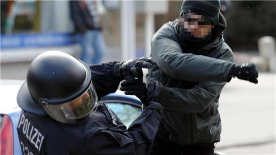 Auch im Cuxland gibt es immer mehr Übergriffe auf Polizisten und andere Einsatzkräfte.