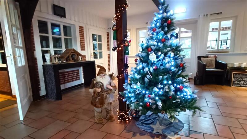 Bilanz von Kirsten Quell: So läuft es beim Eichenhof in Helmste Auch im Inneren stimmt die Weihnachtsdeko und strahlt Wärme aus.