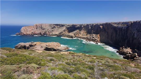 Auch im November sind Urlauber an der Algarve - der Sturm traf unter anderem einen Campingplatz.