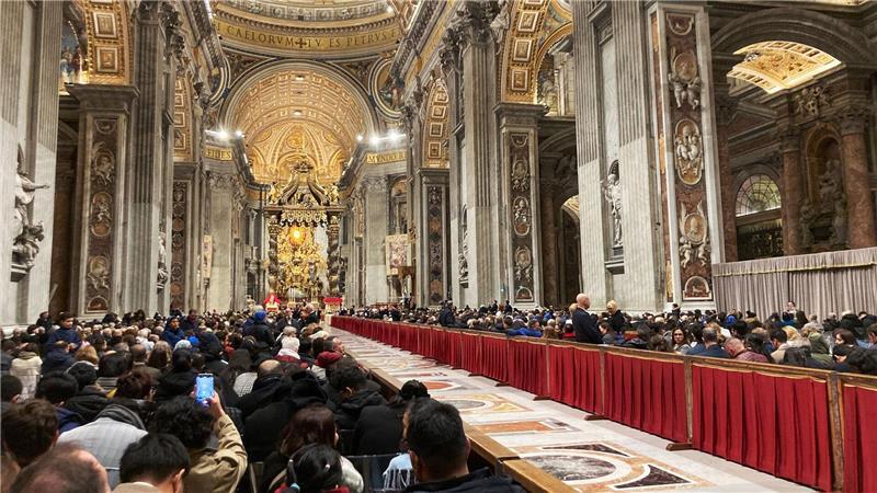 Auch im Petersdom fanden sich viele Gläubige ein. 