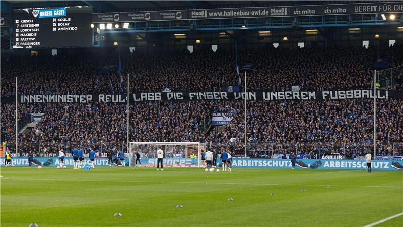 Auch im Westfalen-Derby gab es Proteste gegen die Pläne der Politik.