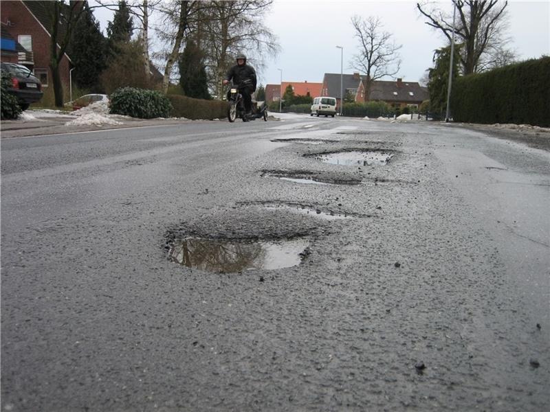 Auch in Bargstedt gibt es marode Straßen , die saniert werden müssen. Zur Finanzierung gibt es verschiedene Möglichkeiten. Foto: Archiv