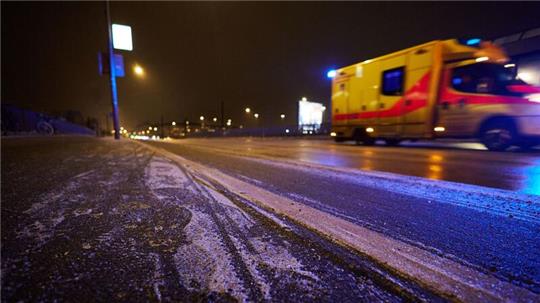 Auch in Berlin waren Gehwege und Straßen über Stunden teilweise vereist. Die Feuerwehr sprach von einem Ausnahmezustand.