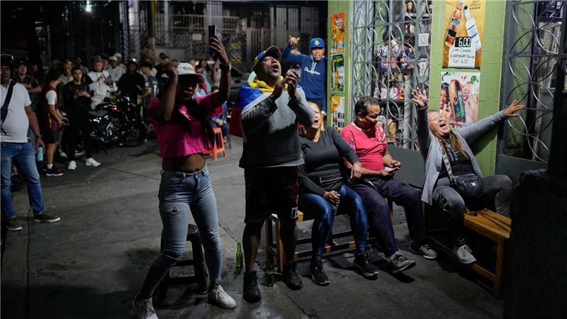 Auch in Caracas feiern die Menschen.