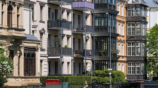 Auch in Deutschland werden viele Wohnung über Plattformen wie etwa Airbnb kurzzeitig vermietet. (Symbolbild)