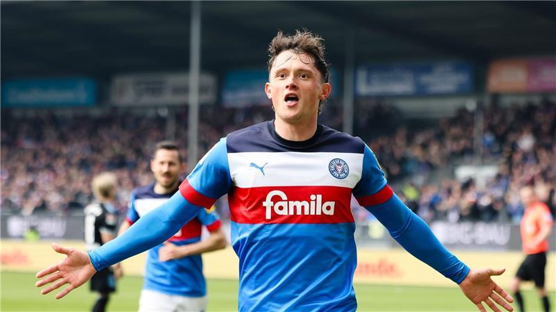 Reeses besondere Kiel-Rückkehr: ein Sieg zum Geburtstag? Auch in Kiel war Fabian Reese Publikumsliebling. (Archivbild)