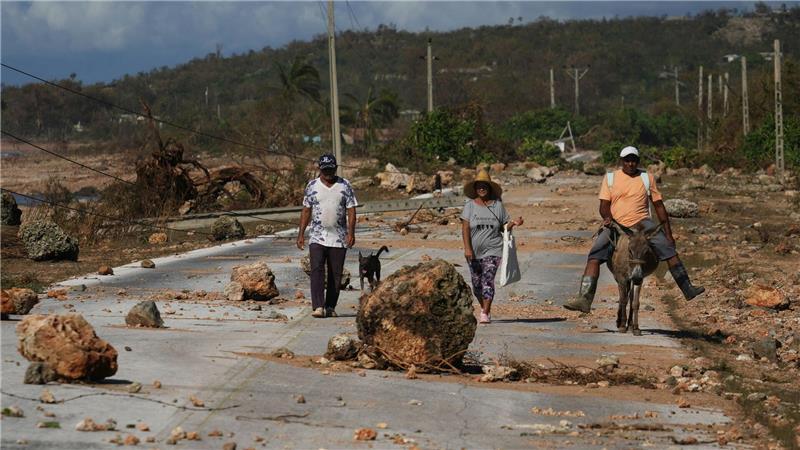 Hurrikan „Melissa“: Steigende Opferzahl und erste Hilfsflüge Auch in Kuba hat der Sturm viele Straßen unpassierbar gemacht.