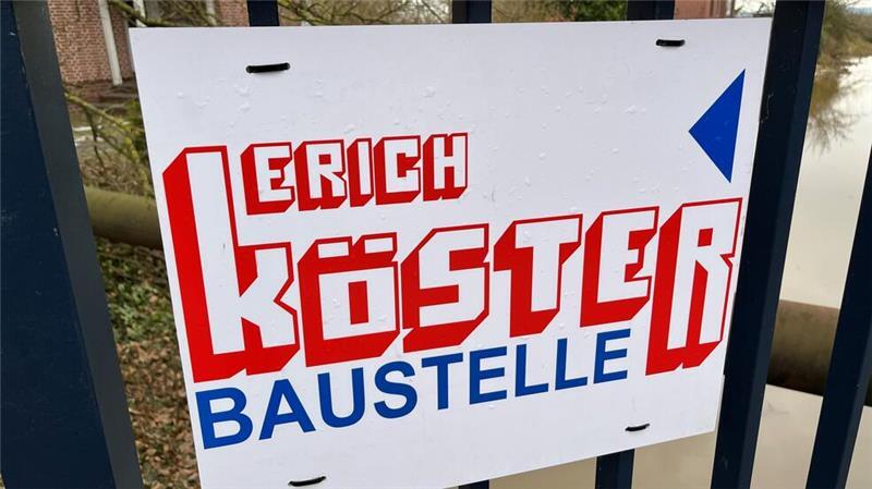 Auch in Ladekop hängt ein Bauschild des Unternehmens Erich Köster aus Jork.