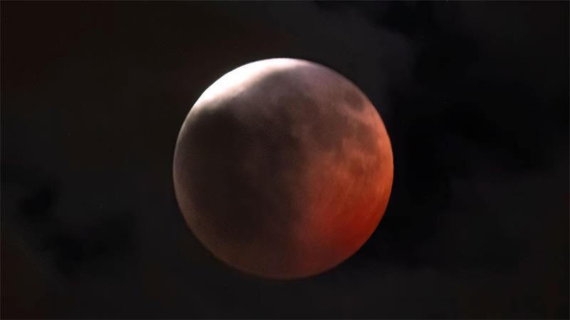 Wolken nehmen Sicht auf partielle Mondfinsternis Auch in Los Angeles war die partielle Mondfinsternis zu sehen.