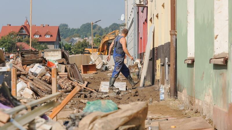 Pegelstände an Elbe steigen Auch in Polen beginnt das große Aufräumen nach den Überschwemmungen.