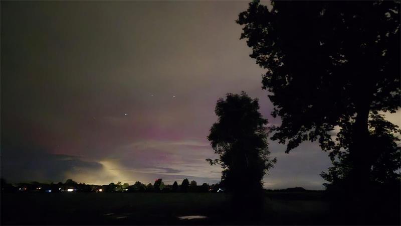 Polarlichter-Saison gestartet: Die Fotos der TAGEBLATT-Leser Auch in Wiepenkathen hat sich der Himmel bunt verfärbt.