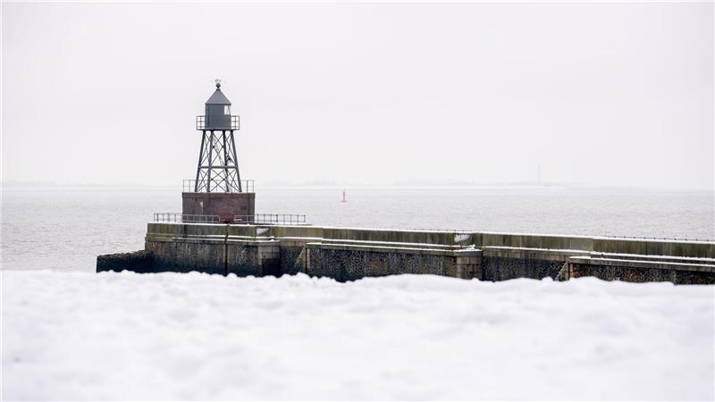 Auch in Wilhelmshaven, hier am historischen Querfeuer am Jadebusen, hatte es kräftig geschneit. (Archivbild)