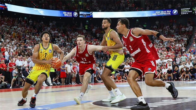 LGCY: Was steckt hinter Dennis Schröders vier Buchstaben? Auch in der Bundesliga waren Berlin und München die Hauptstandorte. (Archivbild)