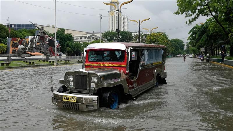 Auch in der Hauptstadt Manila standen viele Straßen unter Wasser.