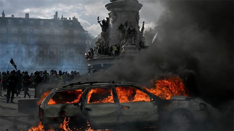 Auch in der Hauptstadt Paris kam es am Rande der Proteste zu Zusammenstößen und Gewalttaten. 