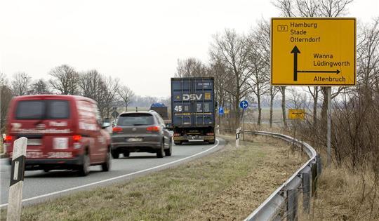 Auch nach 14 Jahren Planung in kommunaler Hand ist noch nicht absehbar, wann mit dem dreistreifigen Ausbau der B73 von Cuxhaven nach Otterndorf begonnen wird.