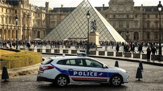 Louvre-Raub: Zwei Täter gefasst – Hoffnung auf Antworten Auch nach der Festnahme von zwei Verdächtigen fehlt noch immer die Beute des spektakulären Kunstraubs im Pariser Louvre.
