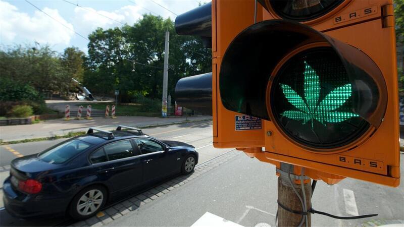 Mehr Unfälle durch Cannabis? Polizei warnt nach Teillegalisierung Auch nach der Teillegalisierung von Cannabis ist bekifftes Autofahren immer noch verboten. Die Polizei im Cuxland steht den neuen Entwicklungen kritisch gegenüber.