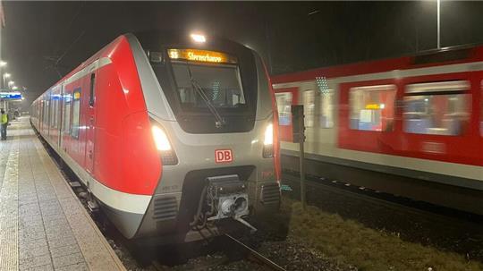 Auch nach der Wiederaufnahme des Zugverkehrs kam es zu weiteren Verzögerungen, wartende S-Bahnen mussten wieder eingereiht werden.
