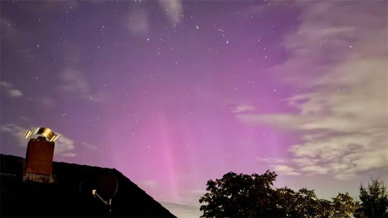 Polarlichter-Saison gestartet: Die Fotos der TAGEBLATT-Leser Auch über Buxtehude waren am Samstagabend, um 21 Uhr, Polarlichter zu sehen. Doris Lemmermann hat sie aufs Foto gebannt.