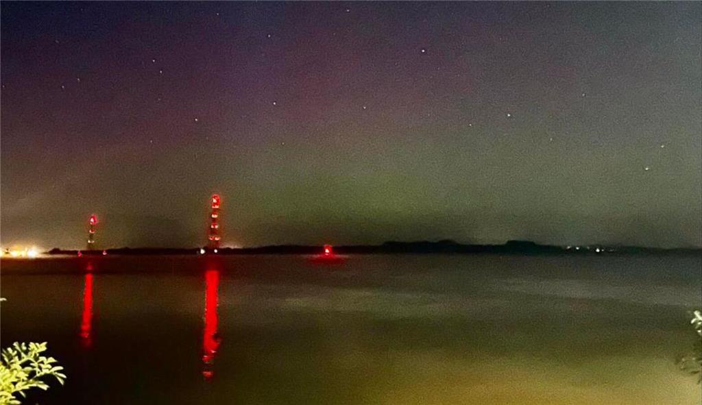 Auch über der Elbe waren die Polarlichter zu sehen.