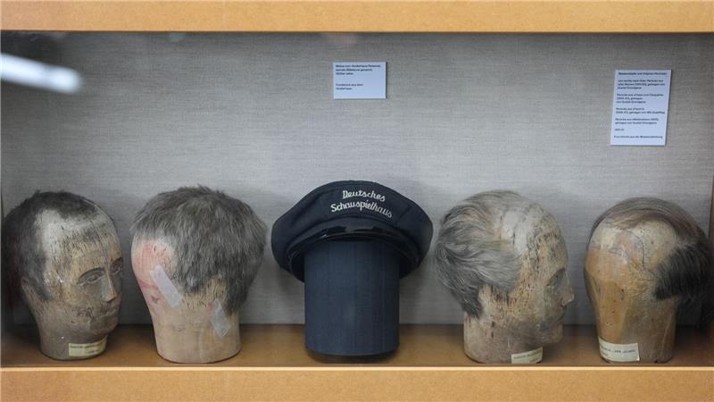 125 Jahre Schauspielhaus: Was Sie schon immer wissen wollten Auch verschiedene Masken sind zu sehen.