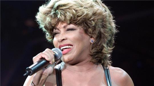 Auch weit nach ihrem Tod begeistert die Musik von Tina Turner die Fans. (Foto aus dem Jahr 2000)