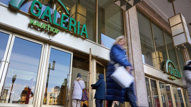 Galeria-Insolvenz: Finale Verhandlungen mit zwei Bietern Auch wenn ein Großteil der Filialen bleiben sollte, müssten viele der insgesamt 12.800 Galeria-Beschäftigten um ihren Job bangen.