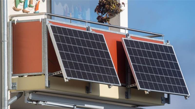 Für wen sich im Kreis Stade Photovoltaik und Balkonkraftwerke lohnen Auch wer nur bei 2.000 kwh Jahresverbrauch liege, kann von Sonnenenergie profitieren: mit einem Balkonkraftwerk.