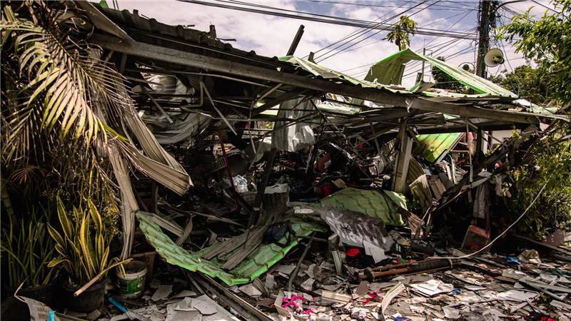 Thailand und Kambodscha: Prekäre Waffenruhe hält weitgehend Auch zivile Gebäude wurden bei den mehrtägigen Kämpfen zerstört.
