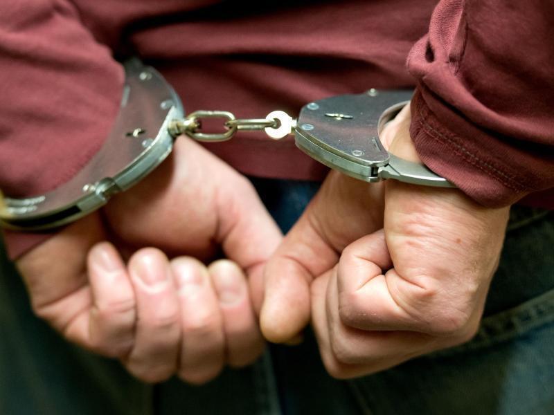 Auf Antrag der Staatsanwaltschaft Stade erließ das Amtsgericht Otterndorf Haftbefehl gegen den 16-Jährigen. Foto: dpa