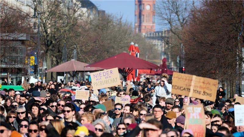 Auf Bundesebene hatten Union und SPD in ihrem Koalitionsvertrag vereinbart, das Cyber-Strafrecht zu reformieren und Strafbarkeitslücken zu schließen.