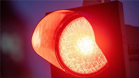 Auf Burweger Seite kommt es zu einer halbseitigen Sperrung der Ostebrücke mit Ampelschaltung.